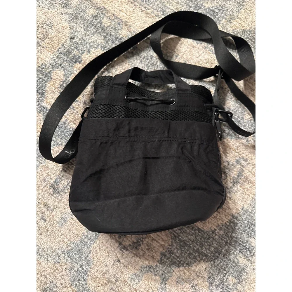 Alo Yoga Cross Body Bucket Bag Excellent Condition